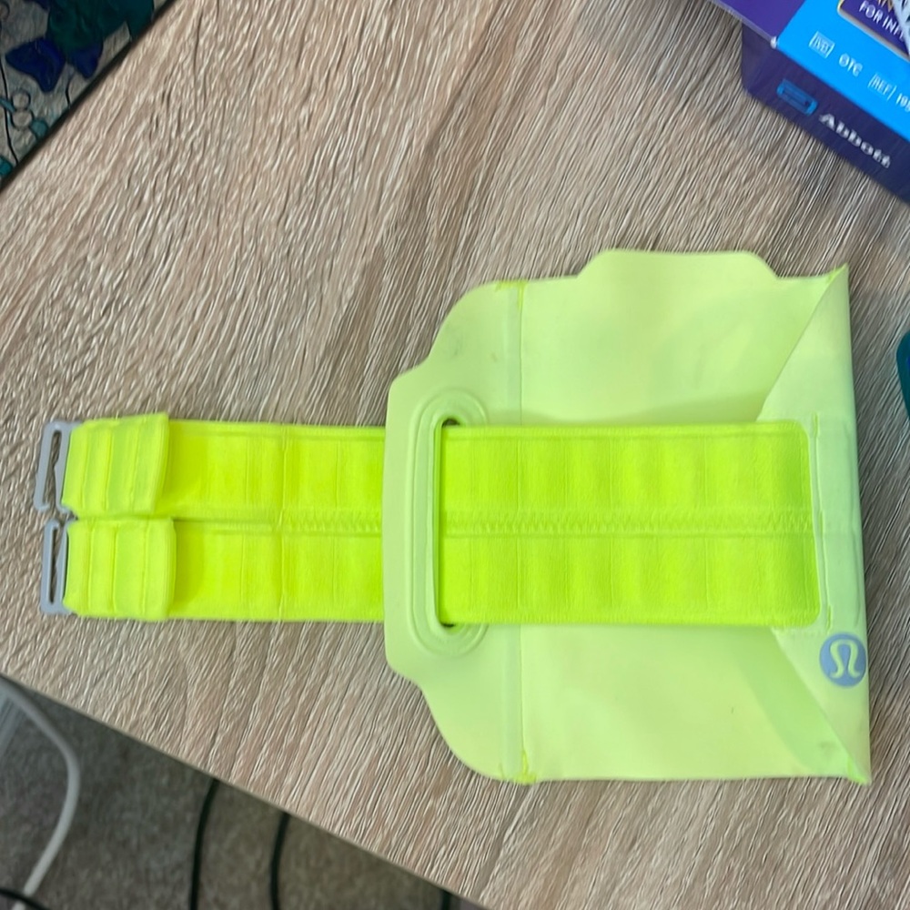 Lululemon armband (size small)